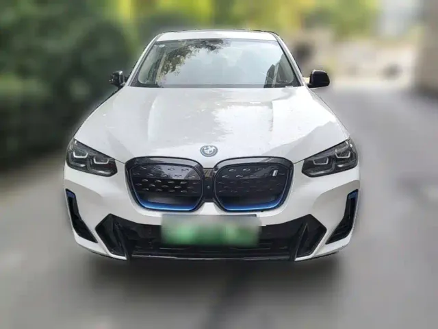 BMW iX3 — Фото автомобиля 4