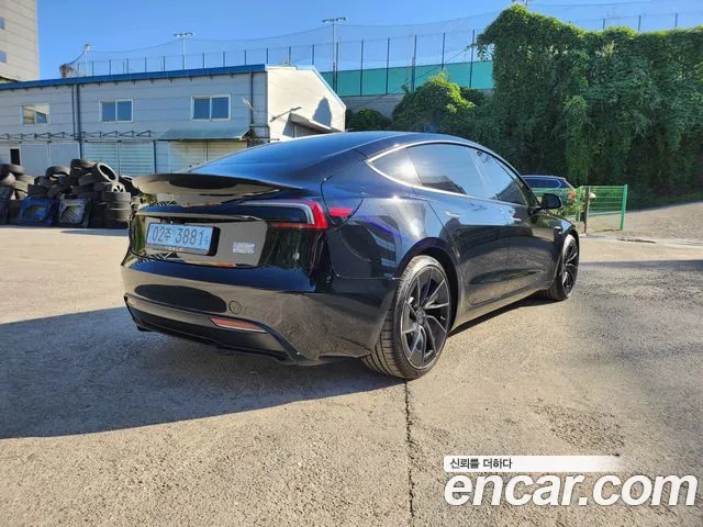 Tesla Model 3 — Фото автомобиля 4