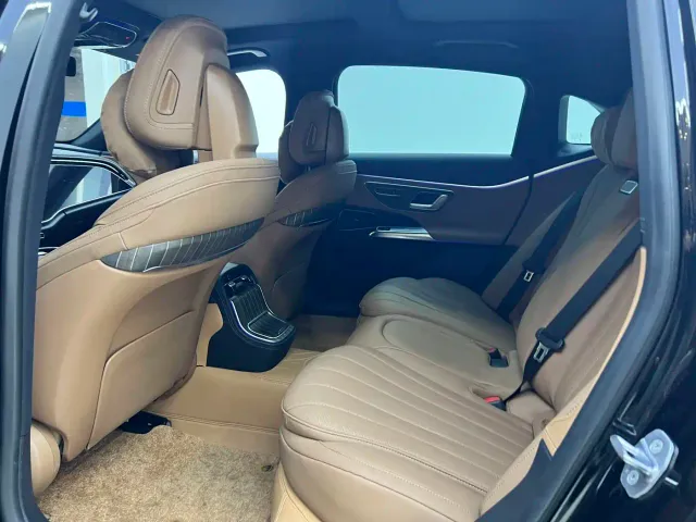 Mercedes-Benz E-Class — Фото автомобиля 8