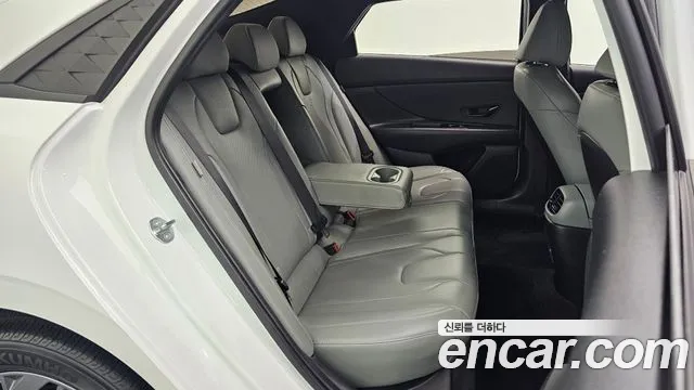 Hyundai Avante CN7 — Фото автомобиля 11