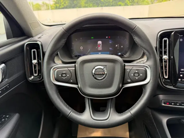 Volvo XC40 — Фото автомобиля 17