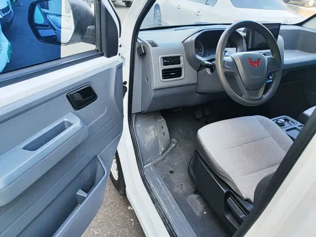 Wuling Yangguang — Фото автомобиля 15