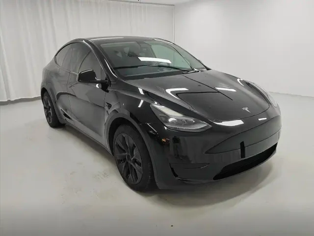 Tesla Model Y — Фото автомобиля 3