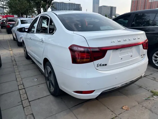Dongfeng Fengshen E70 — Фото автомобиля 3