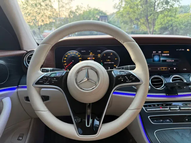 Mercedes-Benz E-Class — Фото автомобиля 13