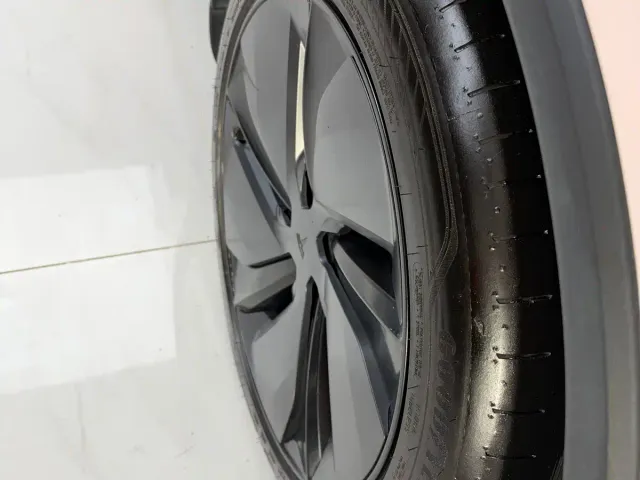 Tesla Model Y — Фото автомобиля 11