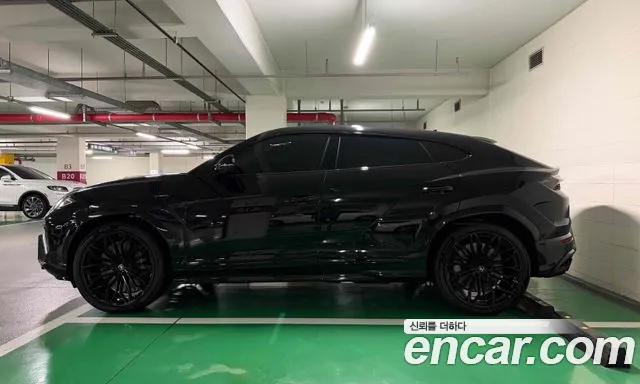 Lamborghini Urus — Фото автомобиля 4