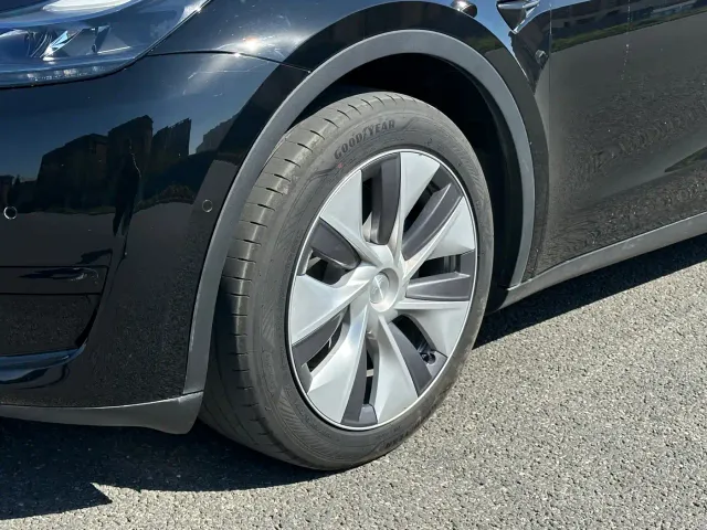 Tesla Model Y — Фото автомобиля 7