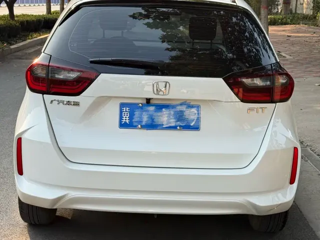 Honda Fit — Фото автомобиля 4
