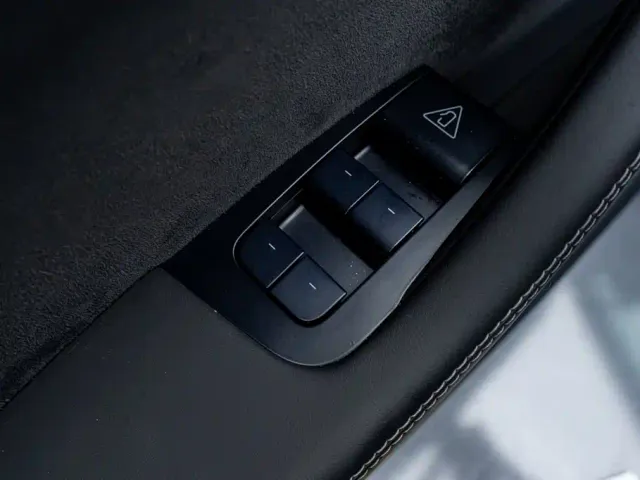 Tesla Model Y — Фото автомобиля 23