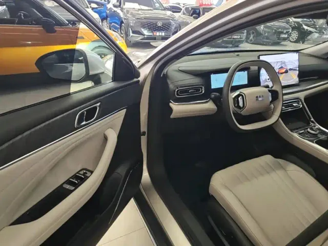 Geely Galaxy Stellar 6 — Фото автомобиля 15