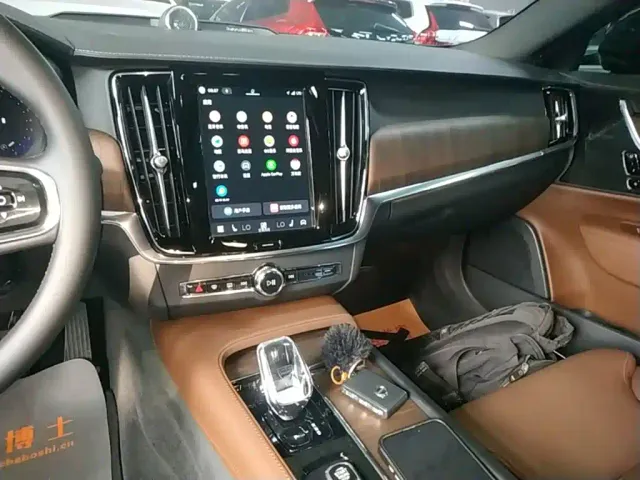 Volvo S90 — Фото автомобиля 12