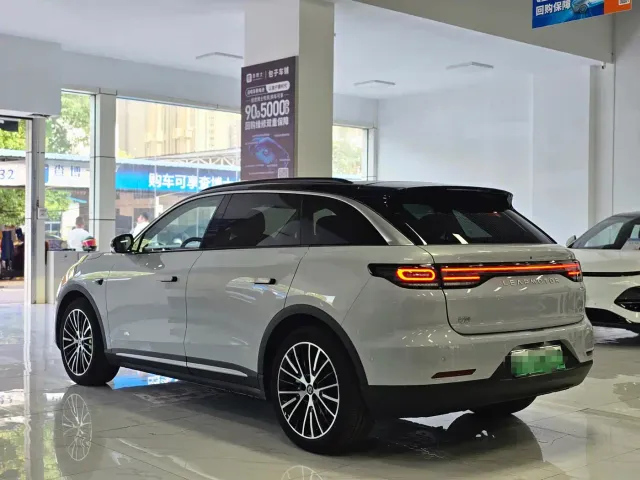Leapmotor C11 — Фото автомобиля 10
