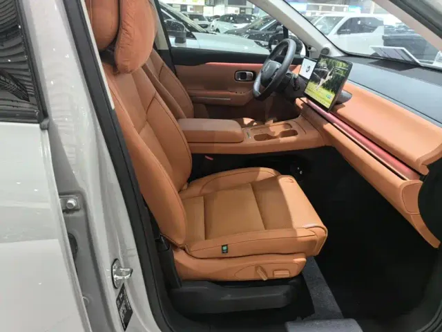 Leapmotor C10 — Фото автомобиля 24
