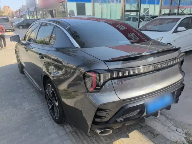Lynk & Co 03 — Фото автомобиля 4