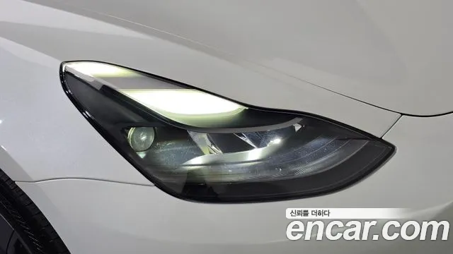 Tesla Model 3 — Фото автомобиля 22