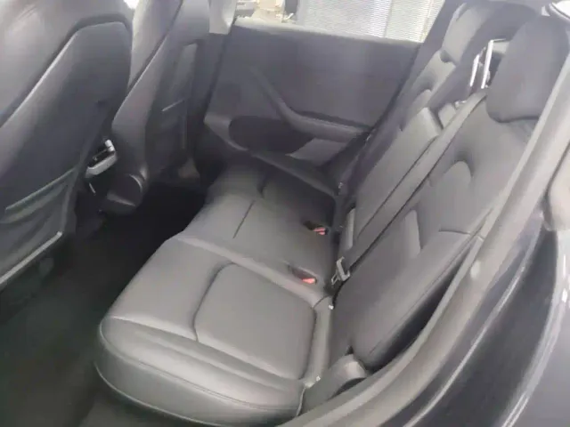 Tesla Model Y — Фото автомобиля 16