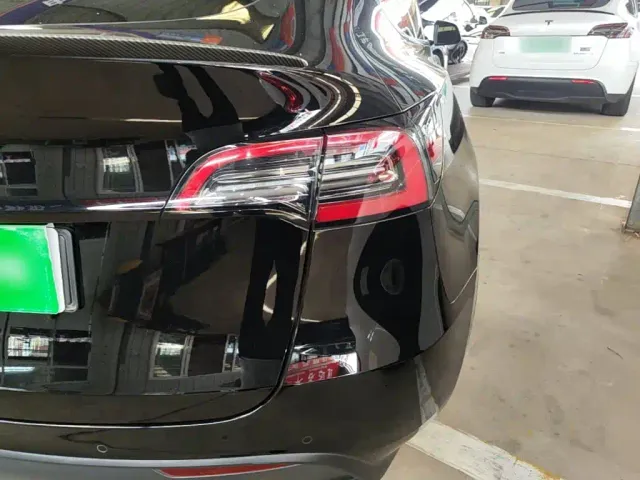 Tesla Model Y — Фото автомобиля 7