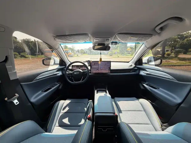 Geely Geometry G6 — Фото автомобиля 11
