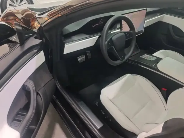 Tesla Model S 2023 Tri-motor AWD Plaid — Фото автомобиля 11