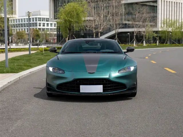 Aston Martin V8 Vantage — Фото автомобиля 2