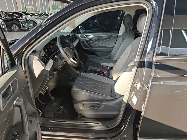 Volkswagen Tiguan L — Фото автомобиля 15