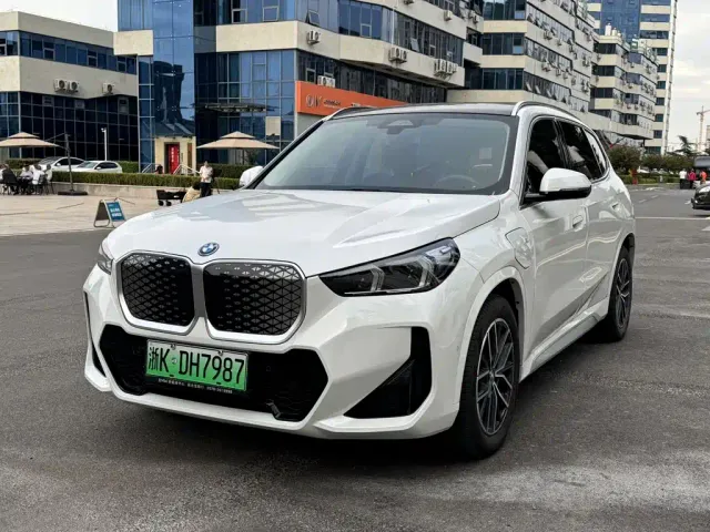 Фотография автомобиля — BMW iX1