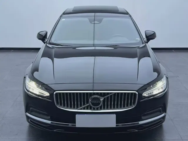 Volvo S90 — Фото автомобиля 2