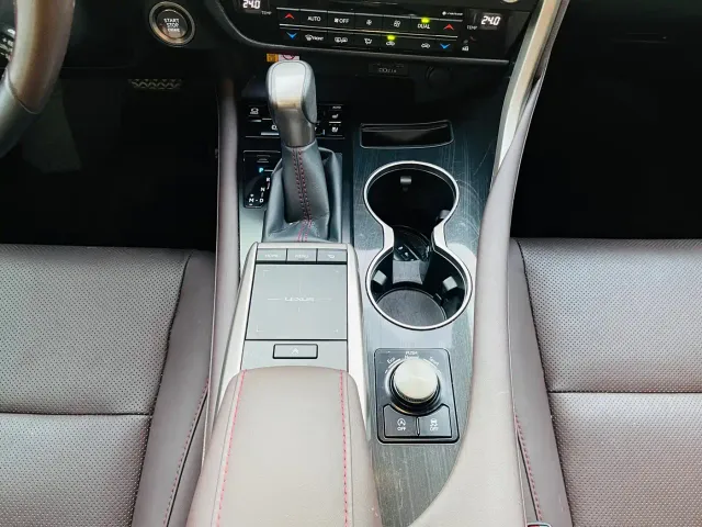 Lexus RX — Фото автомобиля 9