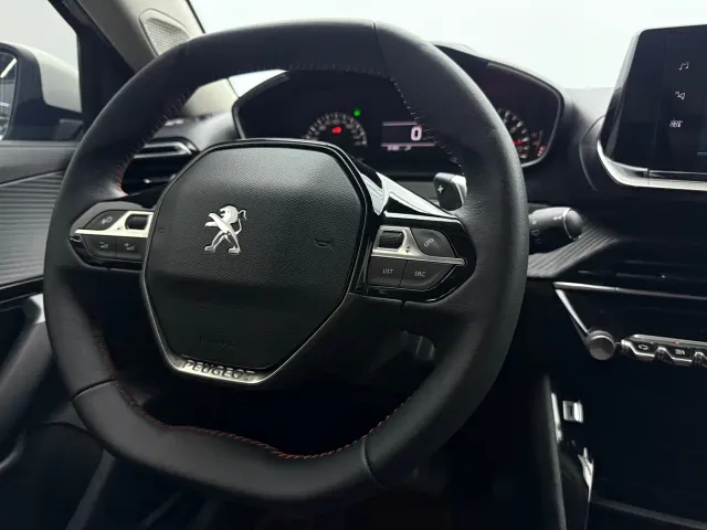 Peugeot 2008 — Фото автомобиля 12