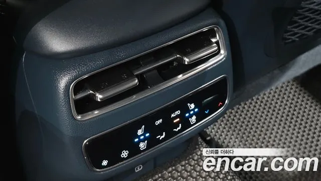 Genesis GV70 — Фото автомобиля 30