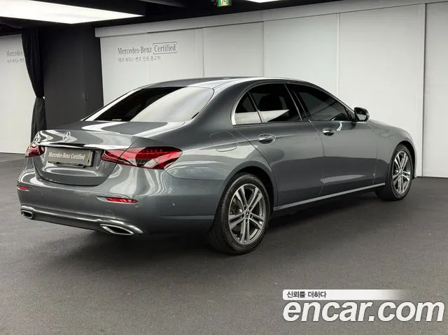 Фотография автомобиля — Mercedes-Benz E-Class
