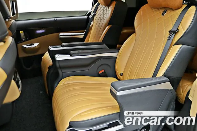 Kia Carnival Generation 4 — Фото автомобиля 12