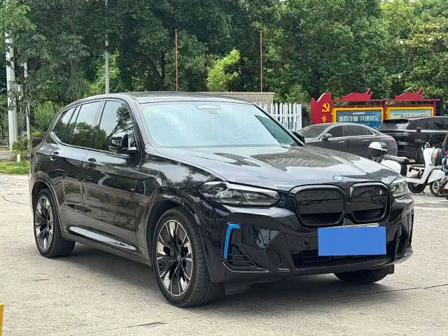 BMW iX3 — Фото автомобиля 3