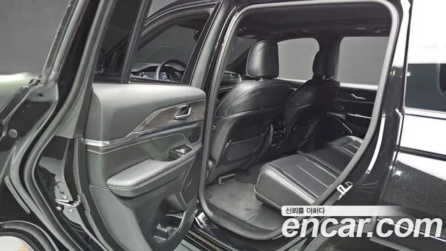 Jeep Cherokee — Фото автомобиля 16