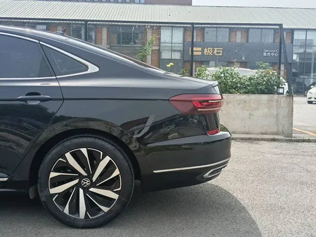 Volkswagen Passat — Фото автомобиля 11