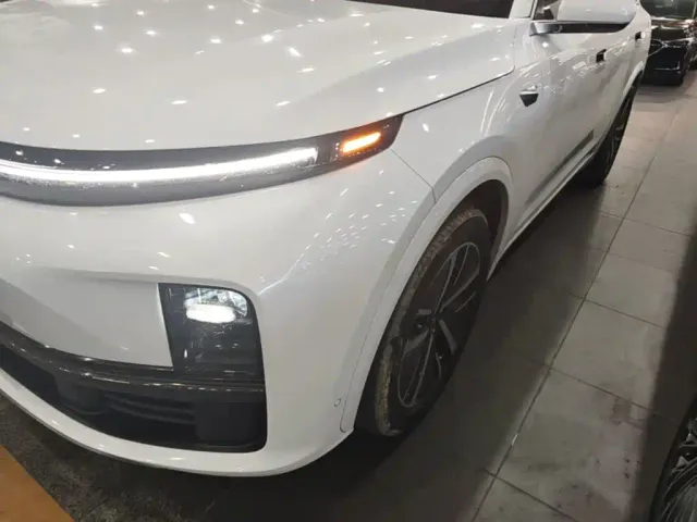 Li Auto L7 — Фото автомобиля 23