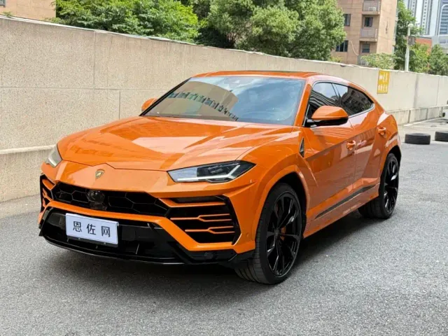 Фотография автомобиля — Lamborghini Urus