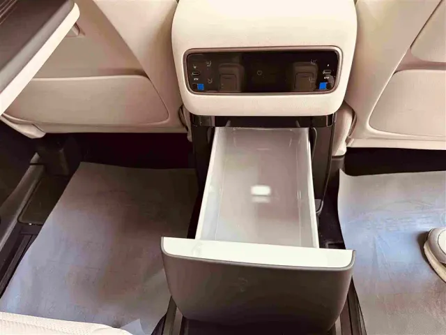 Li Auto MEGA — Фото автомобиля 12