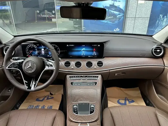 Mercedes-Benz E-Class — Фото автомобиля 5