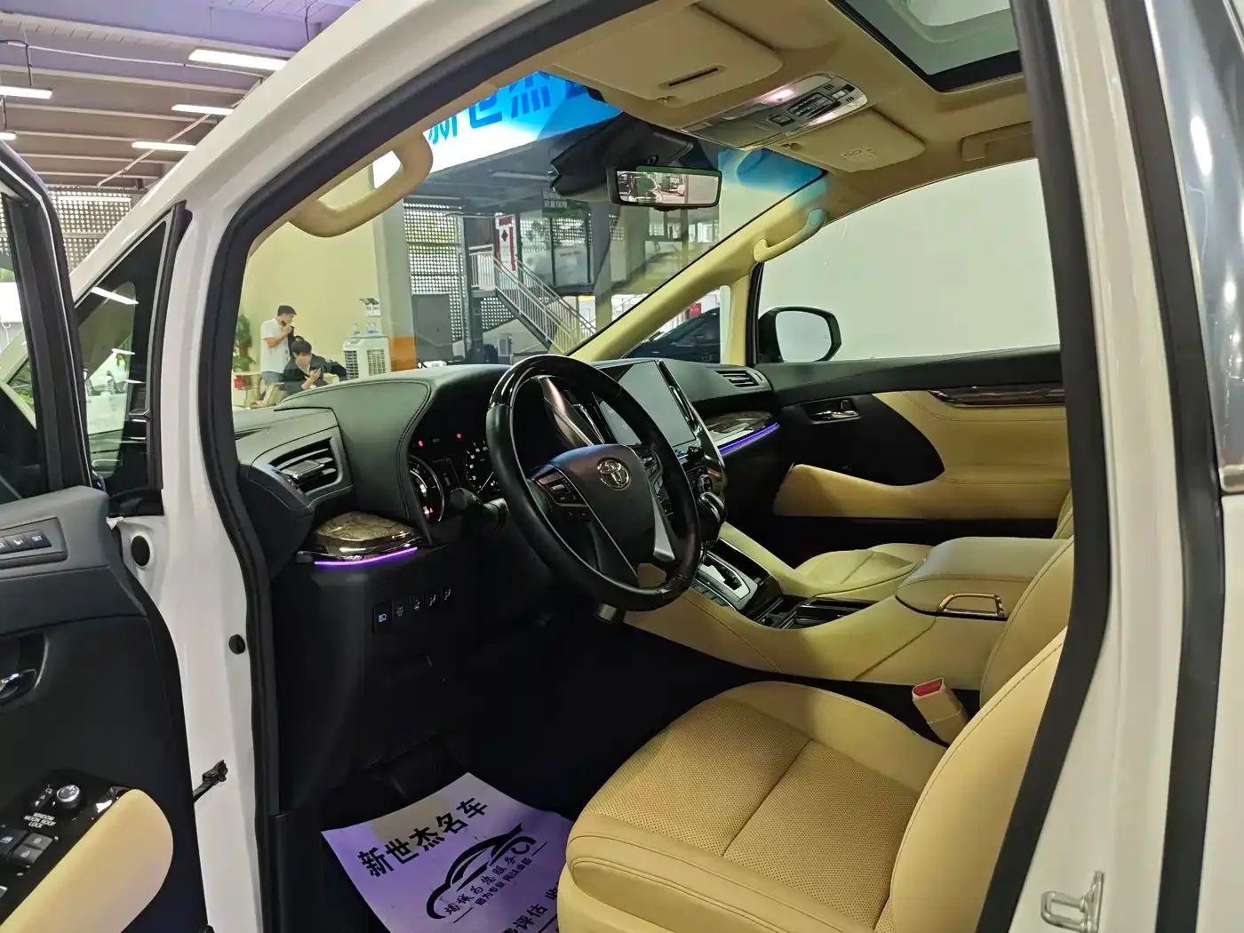 Toyota Alphard 2021 Hybrid 2.5L Premium — Фото автомобиля 4