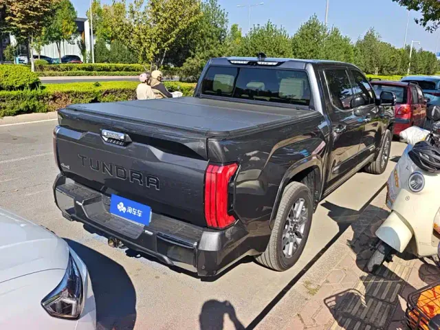 Toyota Tundra — Фото автомобиля 3