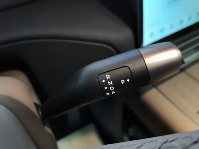 Li Auto MEGA — Фото автомобиля 13