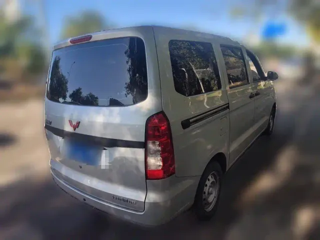 Wuling Hongguang V — Фото автомобиля 4