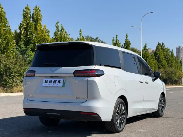 Wuling Starlight 730 — Фото автомобиля 7