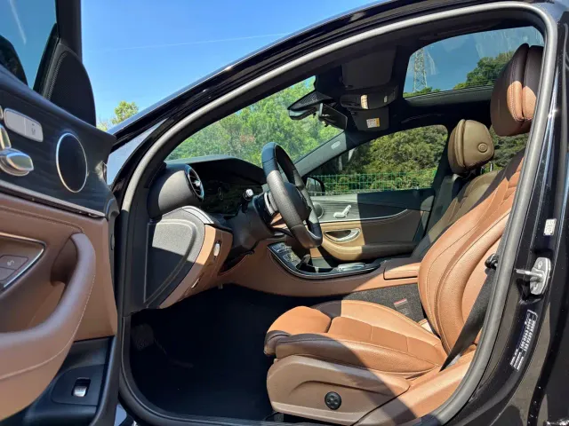 Mercedes-Benz E-Class — Фото автомобиля 4