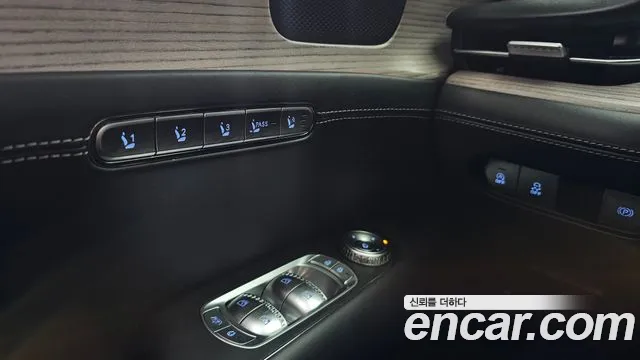 Genesis G90 Бензин 3.5 турбо AWD — Фото автомобиля 17