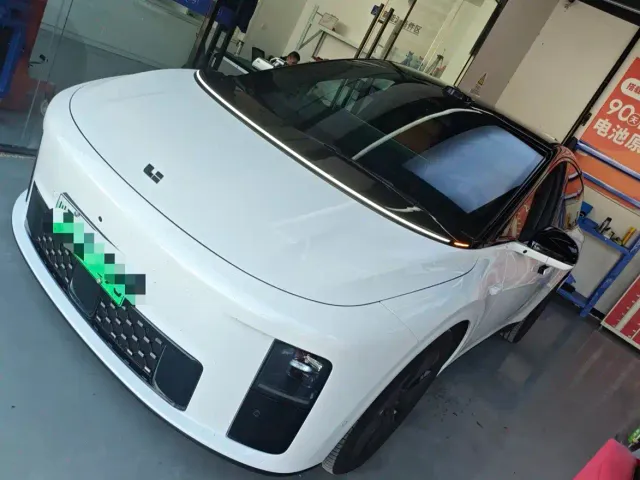 Фотография автомобиля — Li Auto i6