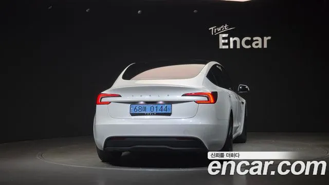 Tesla Model 3 — Фото автомобиля 4