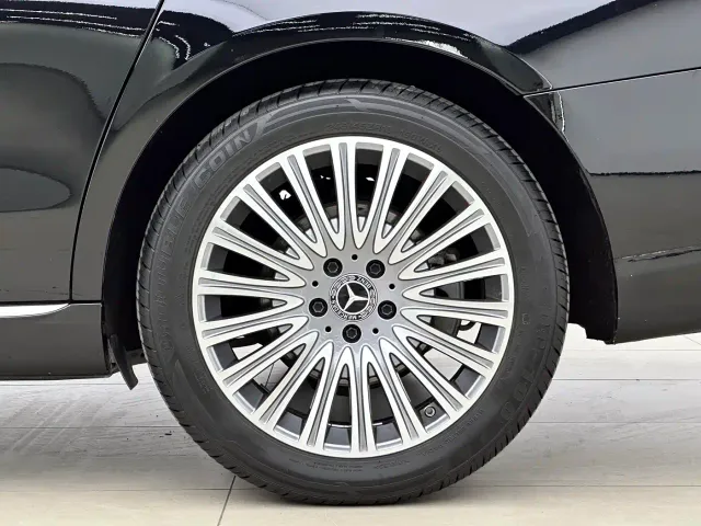 Mercedes-Benz E-Class — Фото автомобиля 15